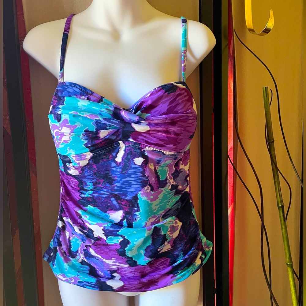 Tommy Bahama Tankini Top. Size Medium. In purple blue & pink splashes of colour.